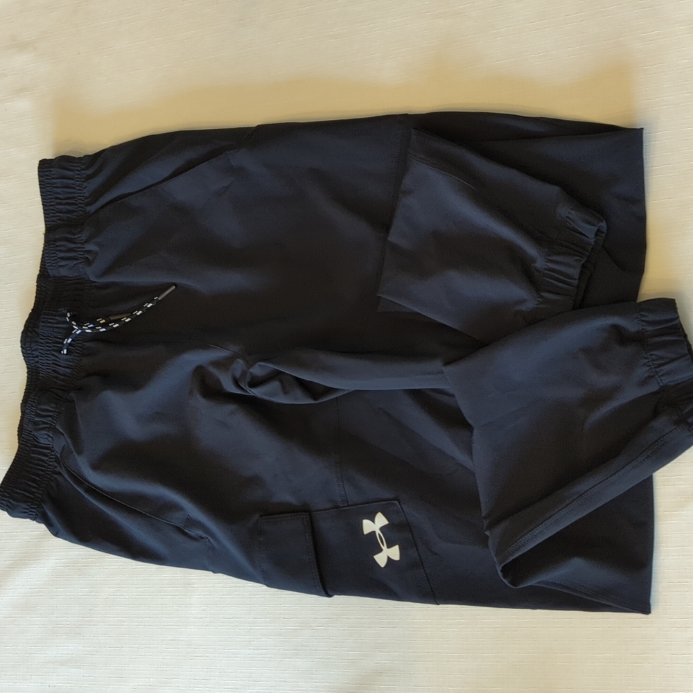 Boys size YXL Under Armour, joggers style light weight